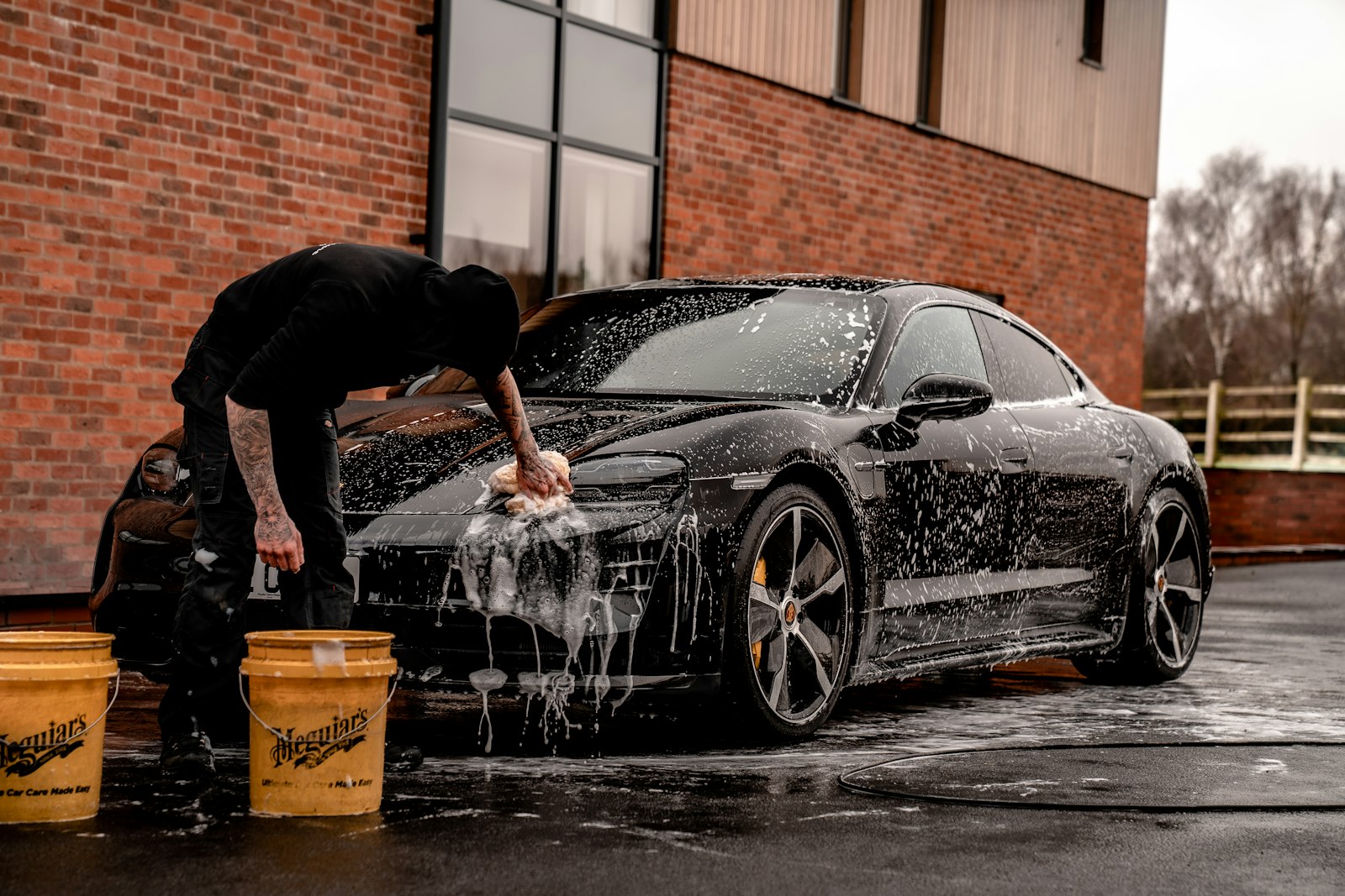 Handmatige exterieurwas van een Audi RS6